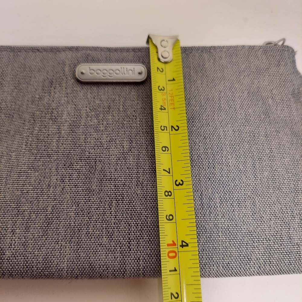 Baggallini RFID Wristlet Purse Wallet Gray EUC Neutral Minimalist Travel - Picture 7 of 8